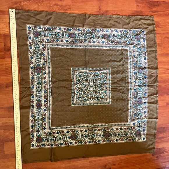 Beautiful Olive Green Floral scarf. Soft and lightweight. Unknown fabric. - Picture 4 of 6